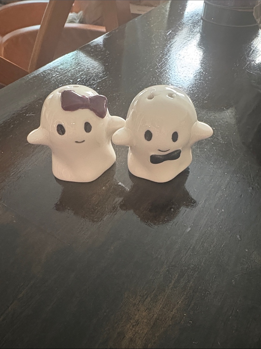 Crackle Barrel Ghost Salt & Pepper Shakers Set